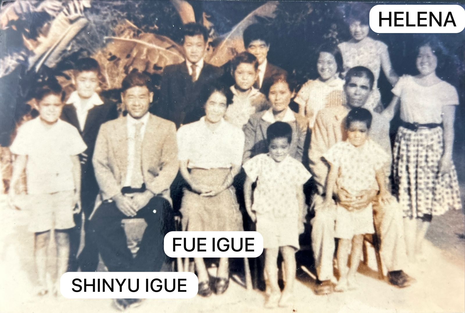Foto histórica de Shinyu Igue e a família